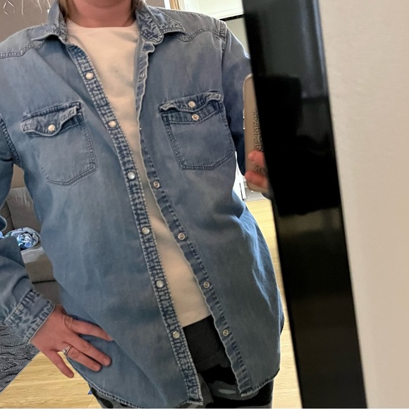 EXPRESS denim shirt gently used embroidered hearts ❤️ on back size L - Picture 4 of 15